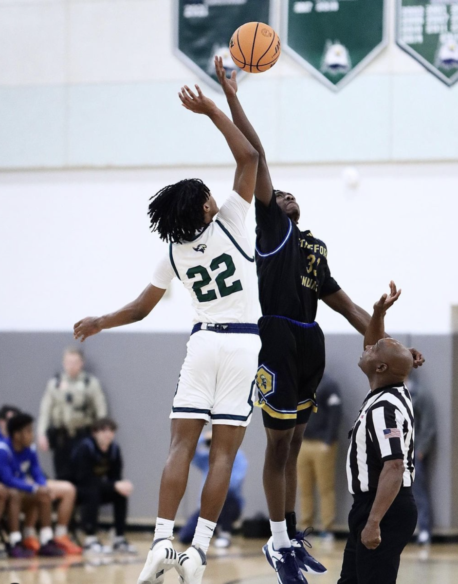 Dakari Phillips (25) goes up for the jumpball. Picture credit: Ariana Perez Media